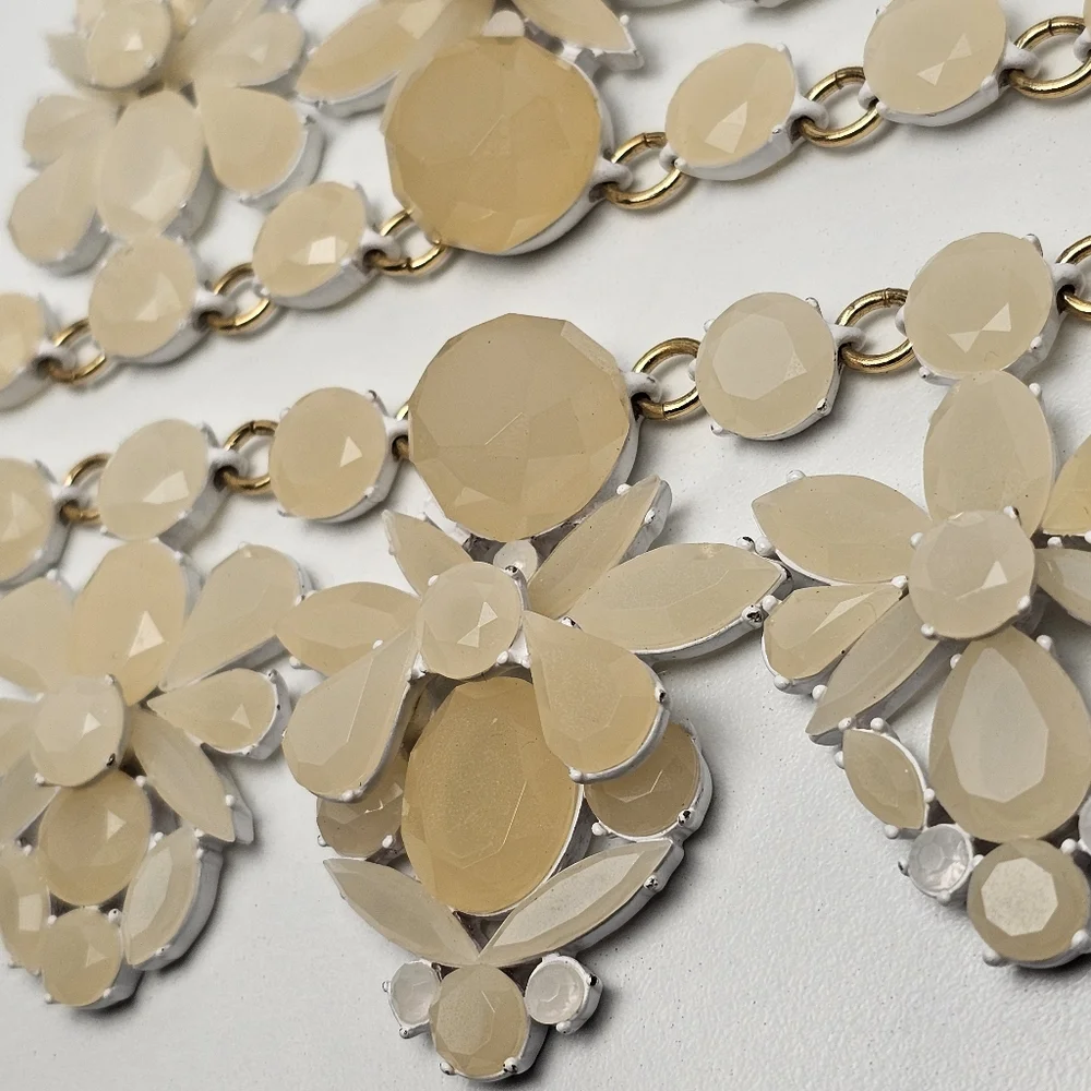[J. CREW] Cream & White Fan Statement Necklace